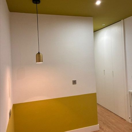 Reacondicionamiento y pintura en vivienda en la zona del metro Colombia